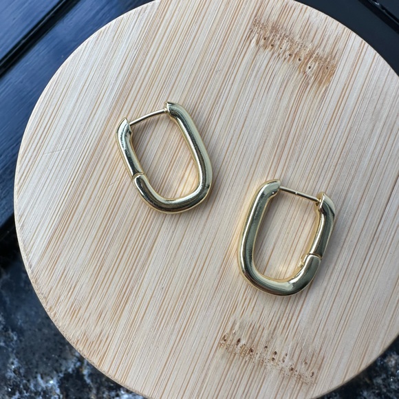 Square U-Shape Hoop Earrings 18K Gold Plated Stainless Steel NWOT - Picture 6 of 9